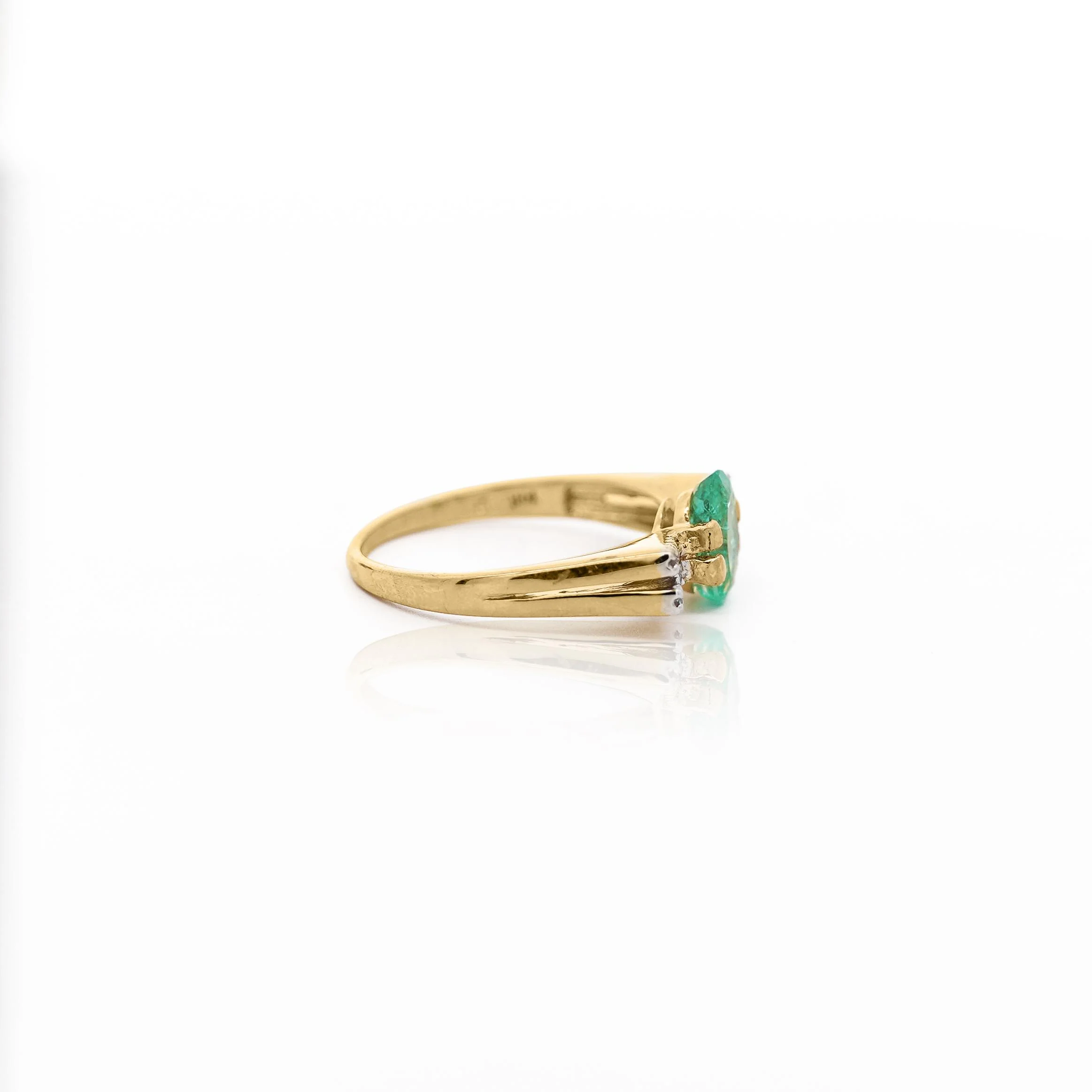 0.86 Carat Vibrant Green Oval Cut Emerald & Diamond in 14KY Gold Statement Ring - Image 5