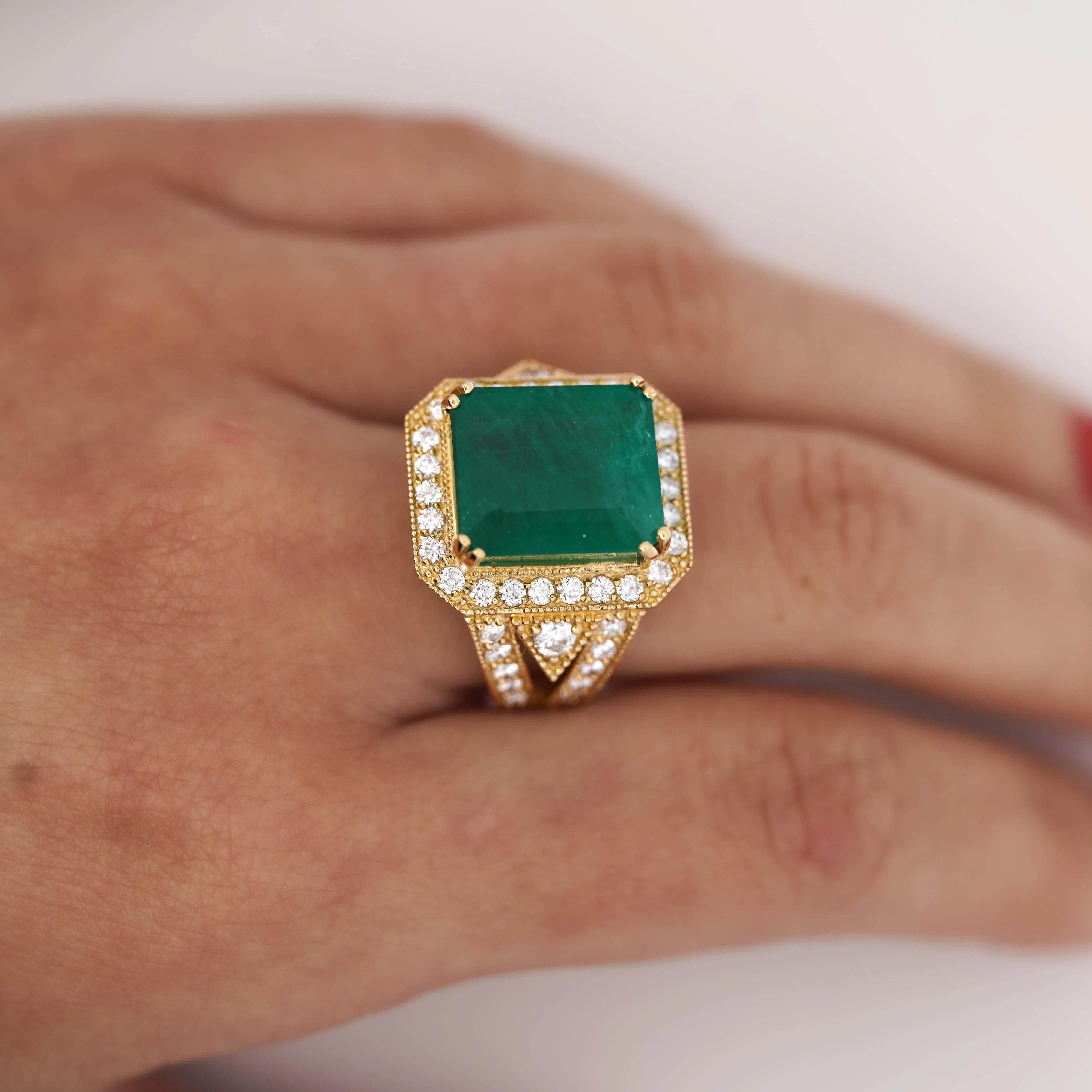 10 Carat Colombian Emerald & Diamond Halo Split Shank in 18K Gold Statement Ring - Image 10