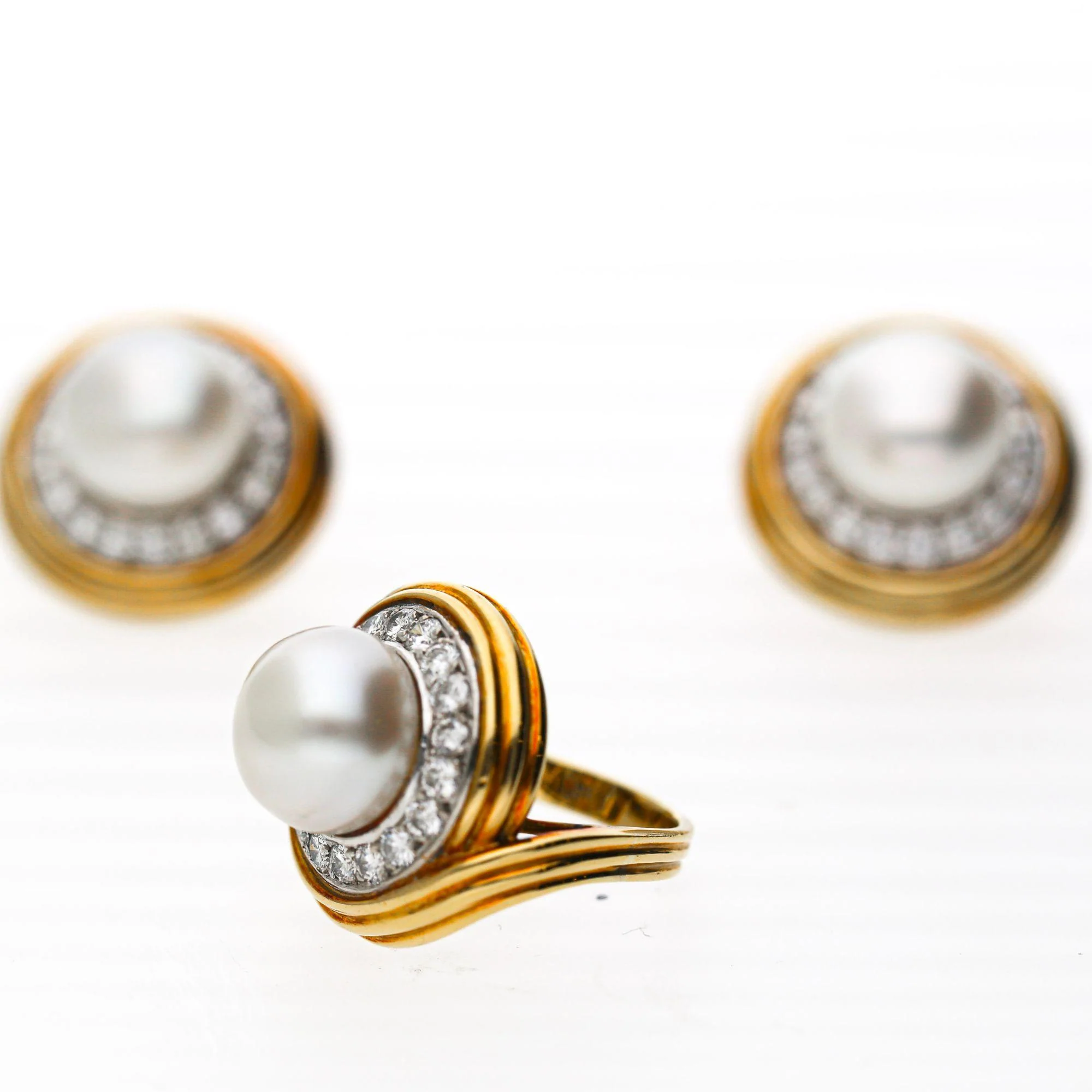 12mm South Sea Pearl & 1.38 Carat Diamond Halo Trio 18K Two Tone Gold Dome Ring - Image 4