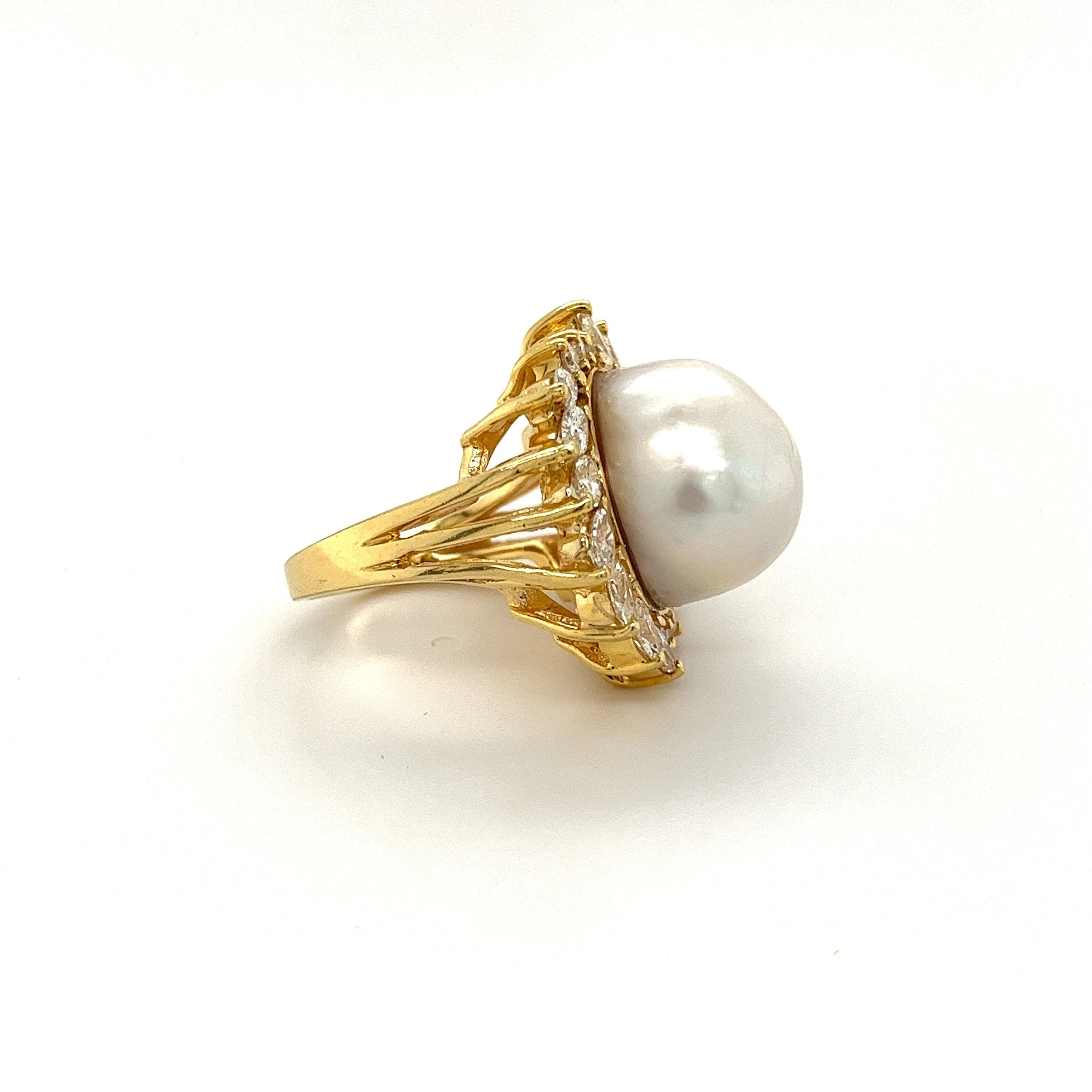 16mm South Sea Pearl and Marquise Cut Diamond Halo in 18k Gold Ring - Image 2
