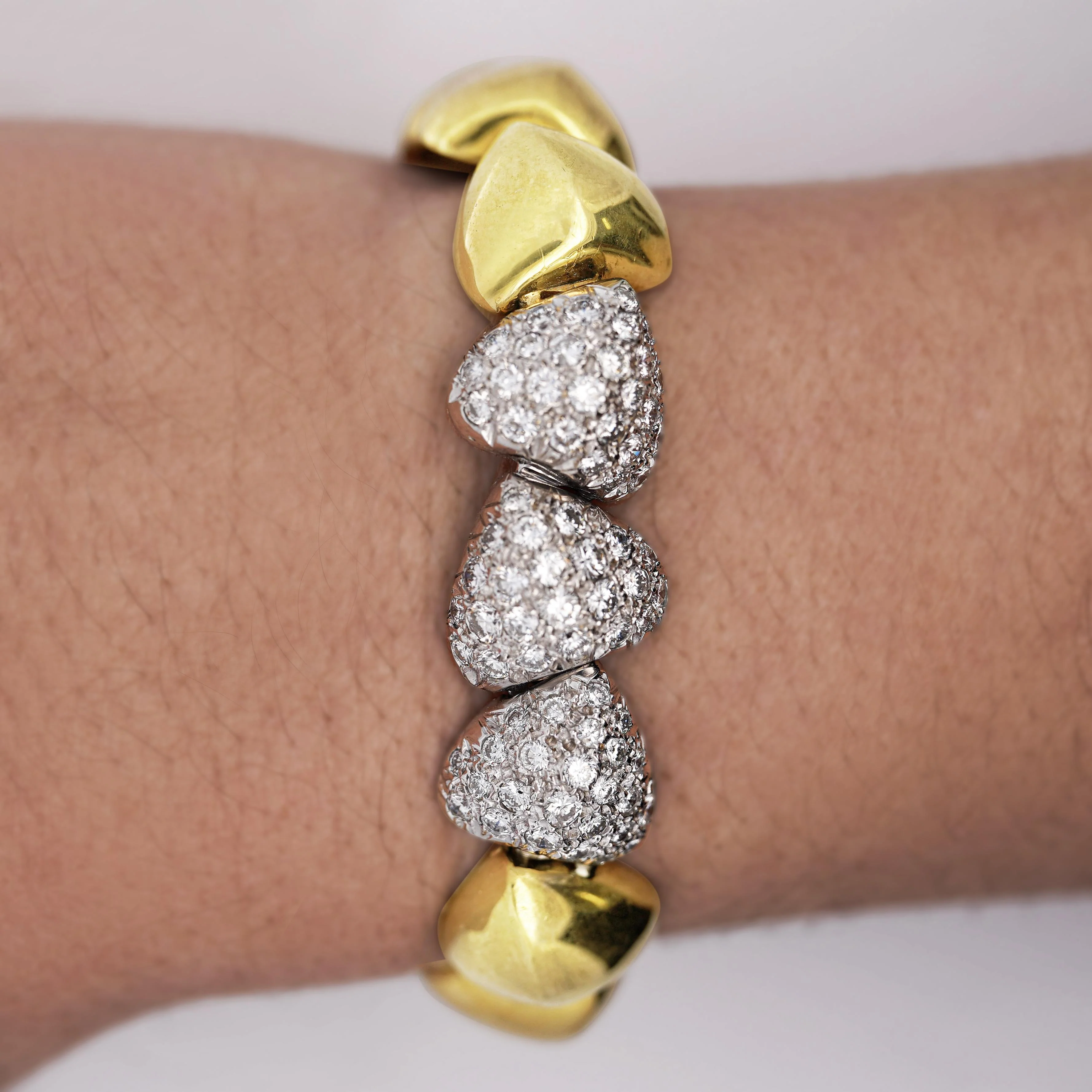 18k Gold Heart Charm Link 3.5 Carat Pave Diamond Bracelet - Image 8