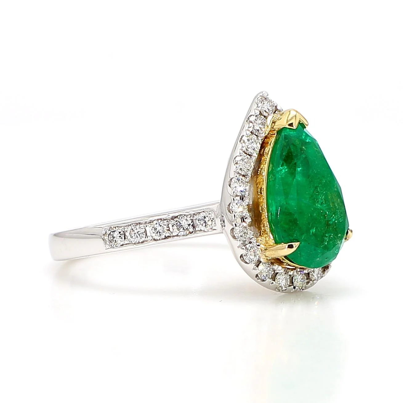 2.89 Carat Pear Vivid Green Emerald & Diamond Halo 18K Gold Halo Ring - Image 3