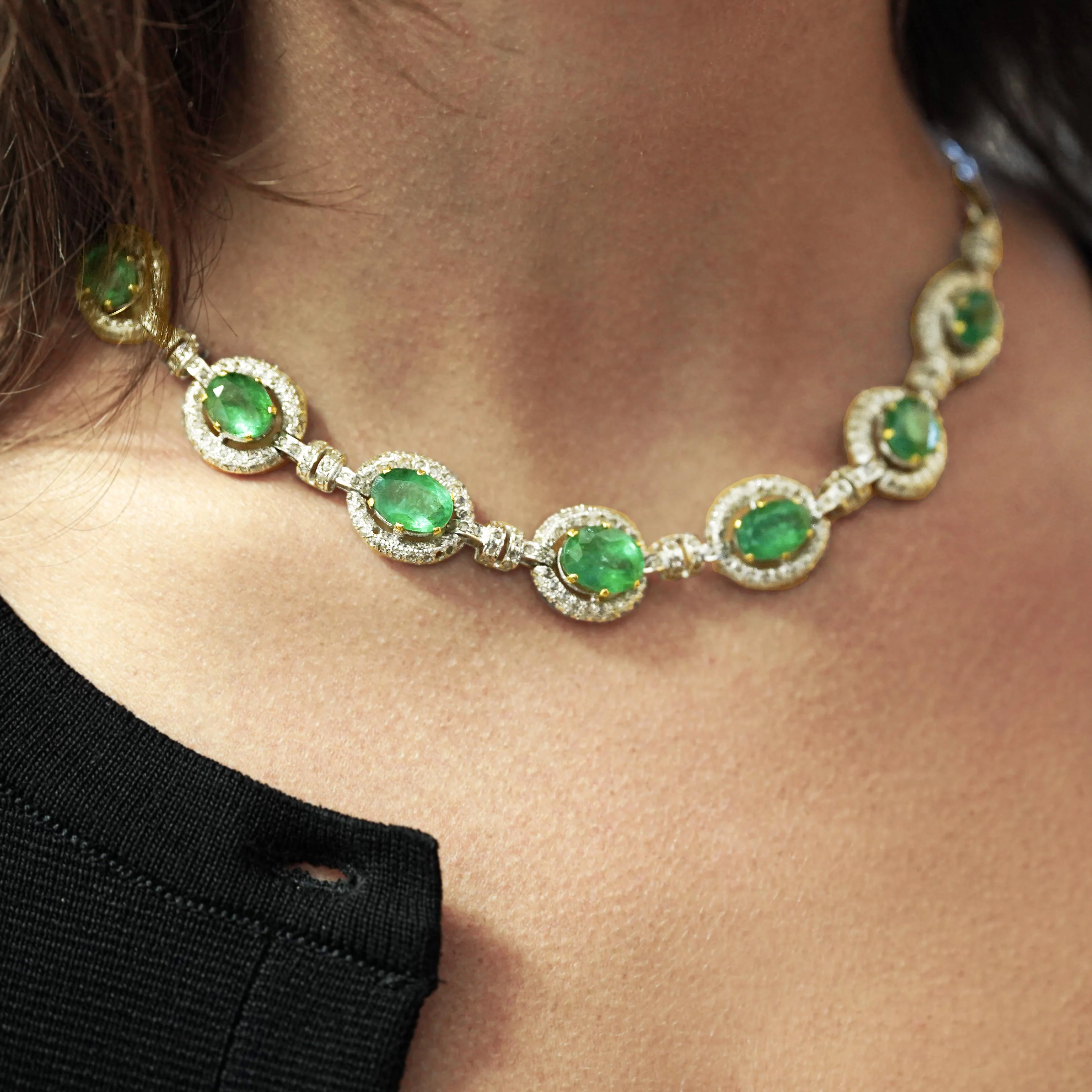 32 Carat Emerald and Rose-Cut Diamond Necklace & Earring Set in 18K Gold - Image 10