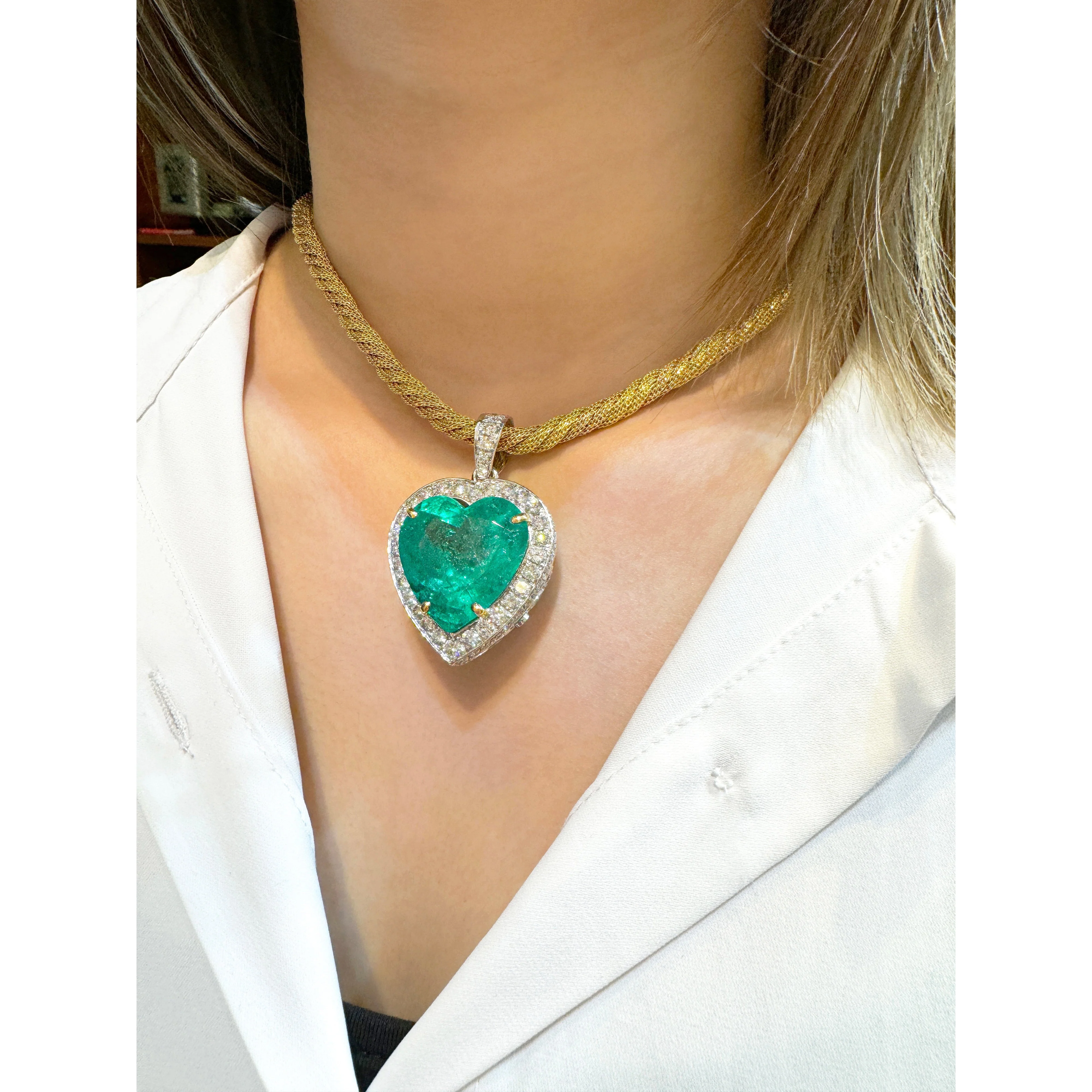 44 Carat Heart Shaped Emerald Pendant with Round Cut Diamond Halo in 18K Gold Necklace - Image 10