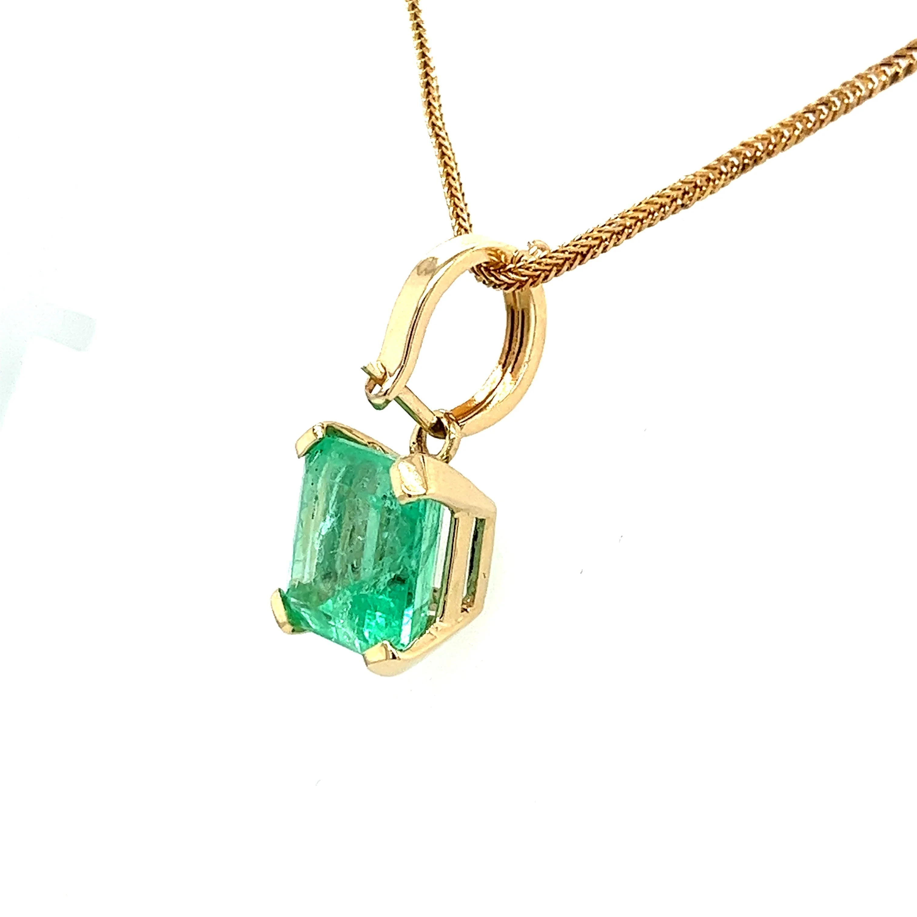 8 Carat Colombian Emerald Solitaire Pendant Necklace in 14k Gold - Image 3