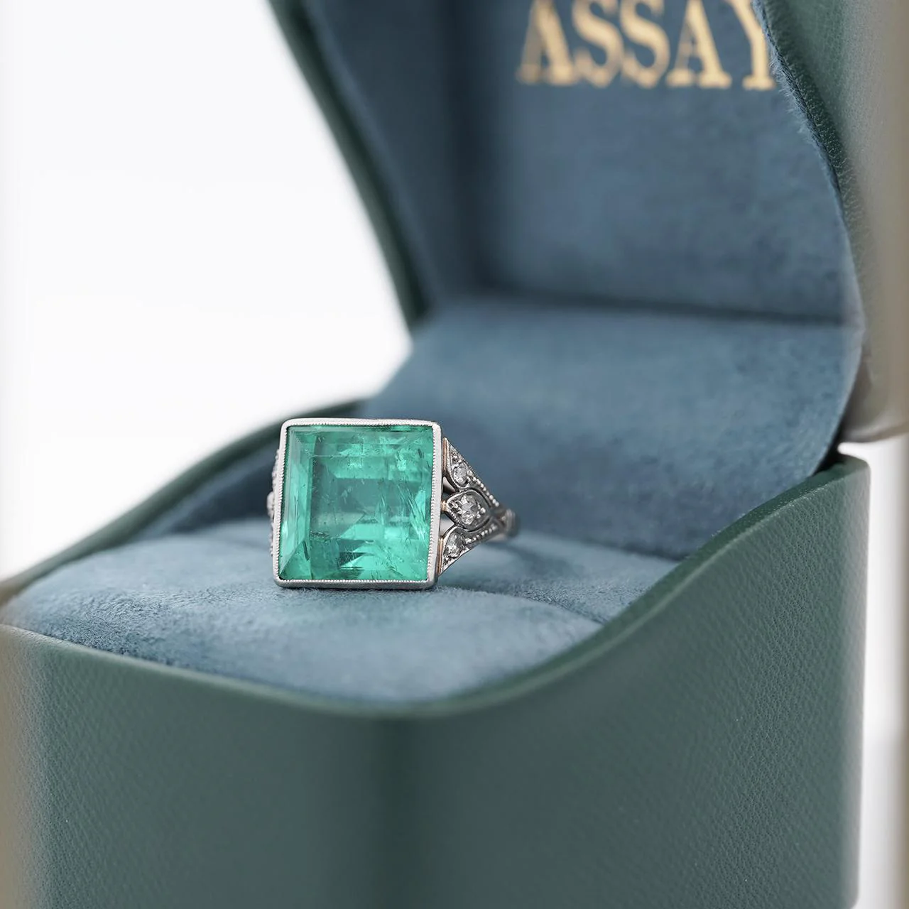 AGL Cert. 12 Carat Colombian Emerald Art Deco Antique Platinum Ring - Image 7