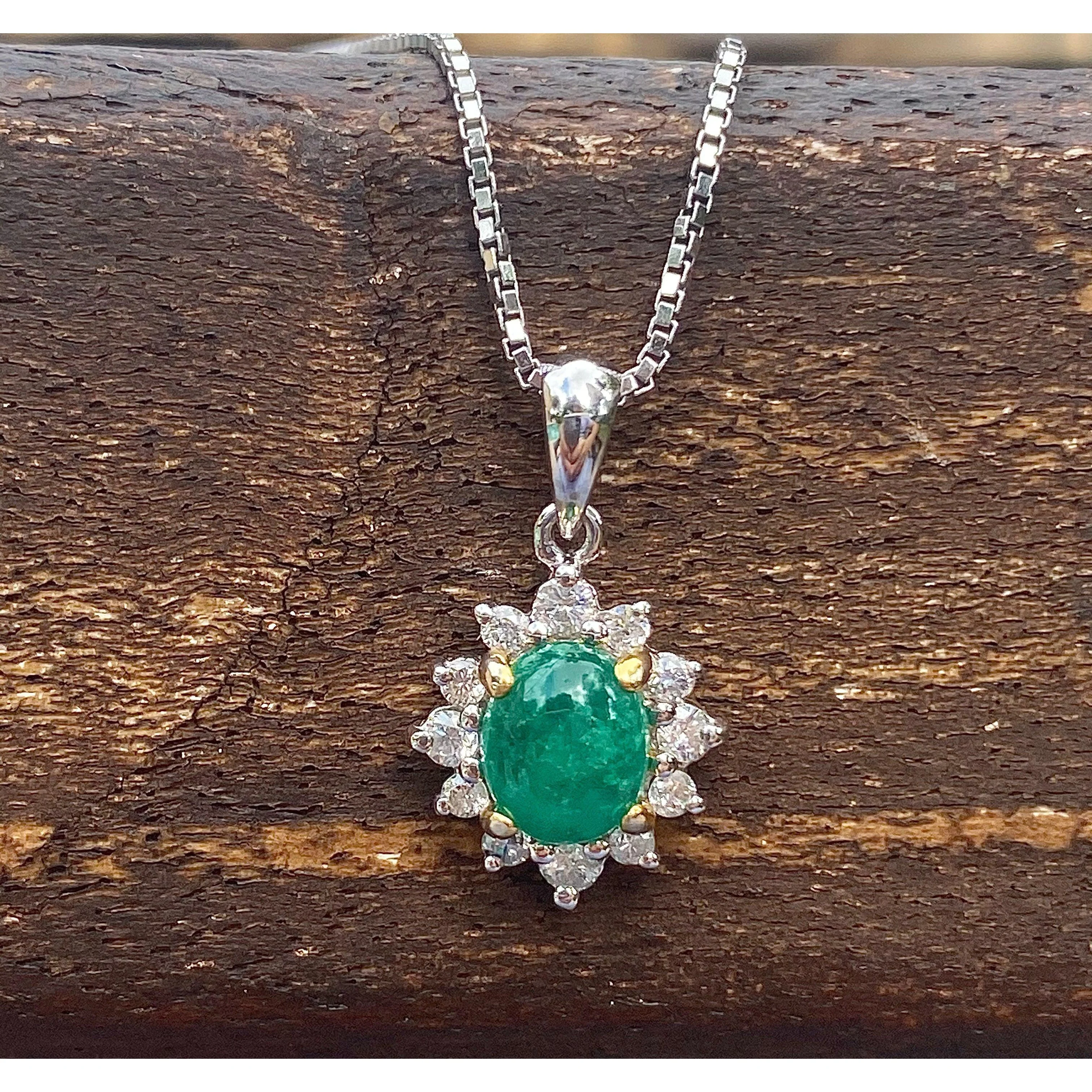 Cabochon Cut Emerald and Diamond pendant in 18k white gold floral/star design - Image 5