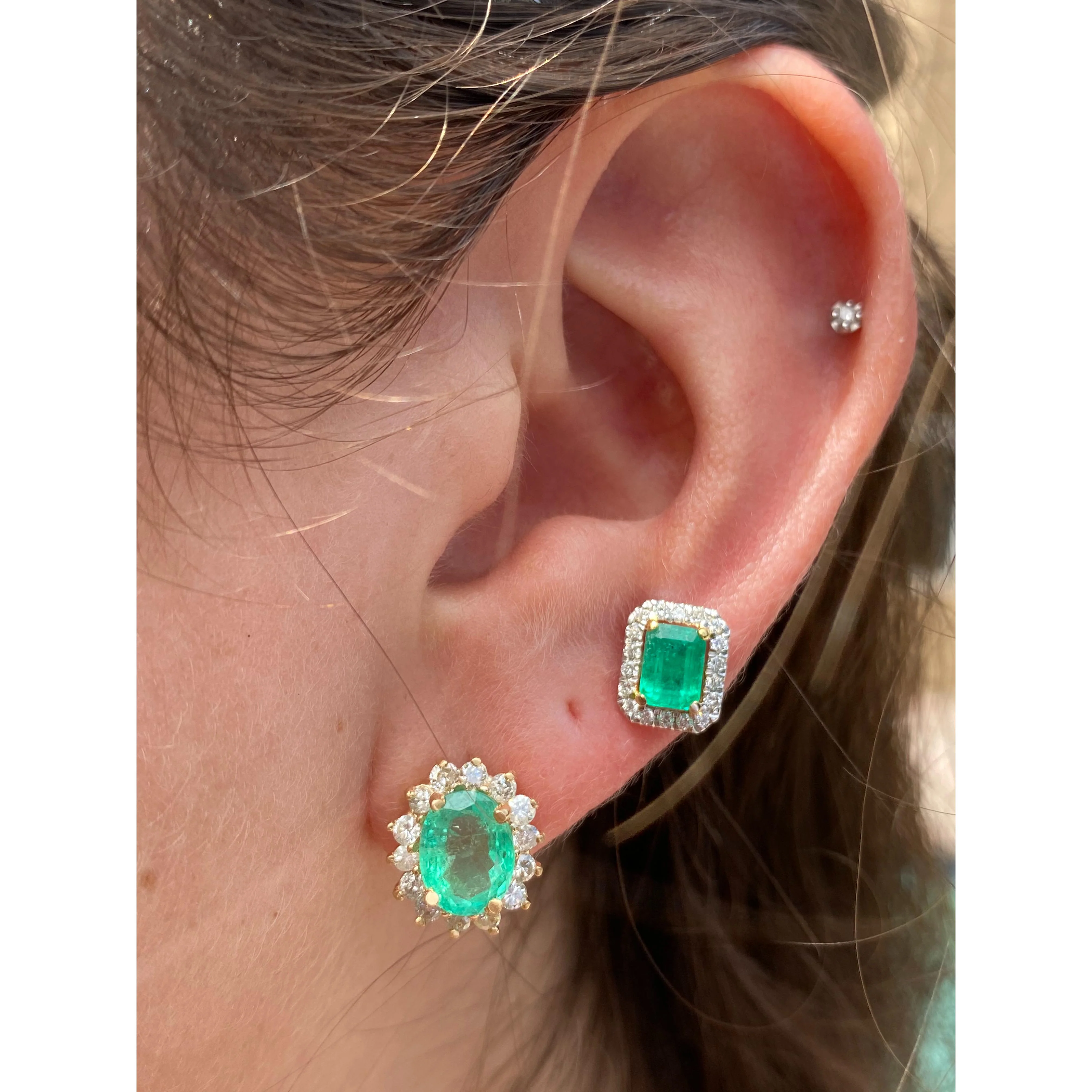 Emerald Cut Colombian Emerald Stud Earrings in 18k white and yellow gold - Image 3
