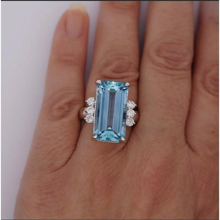 GIA Certified 16.70 Carat Aquamarine and Diamond Vintage Cocktail Ring - Image 2