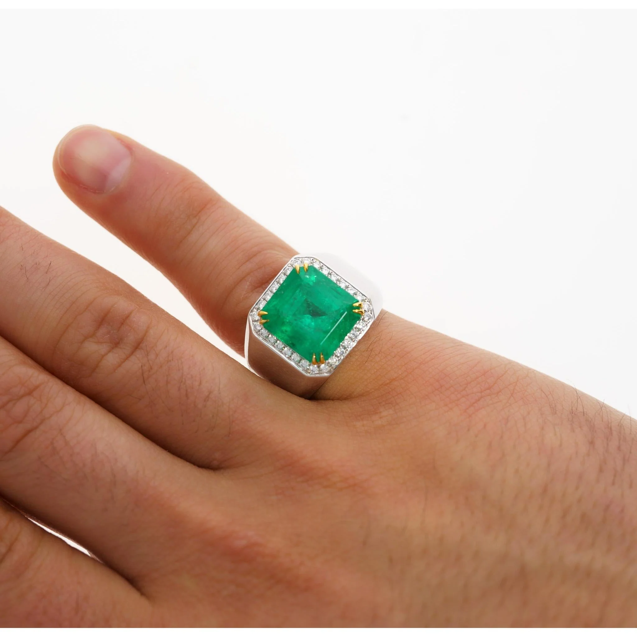 GRS 9.54 Carat Colombian Emerald Insignificant Oil and Diamond Halo Mens Ring - Image 7