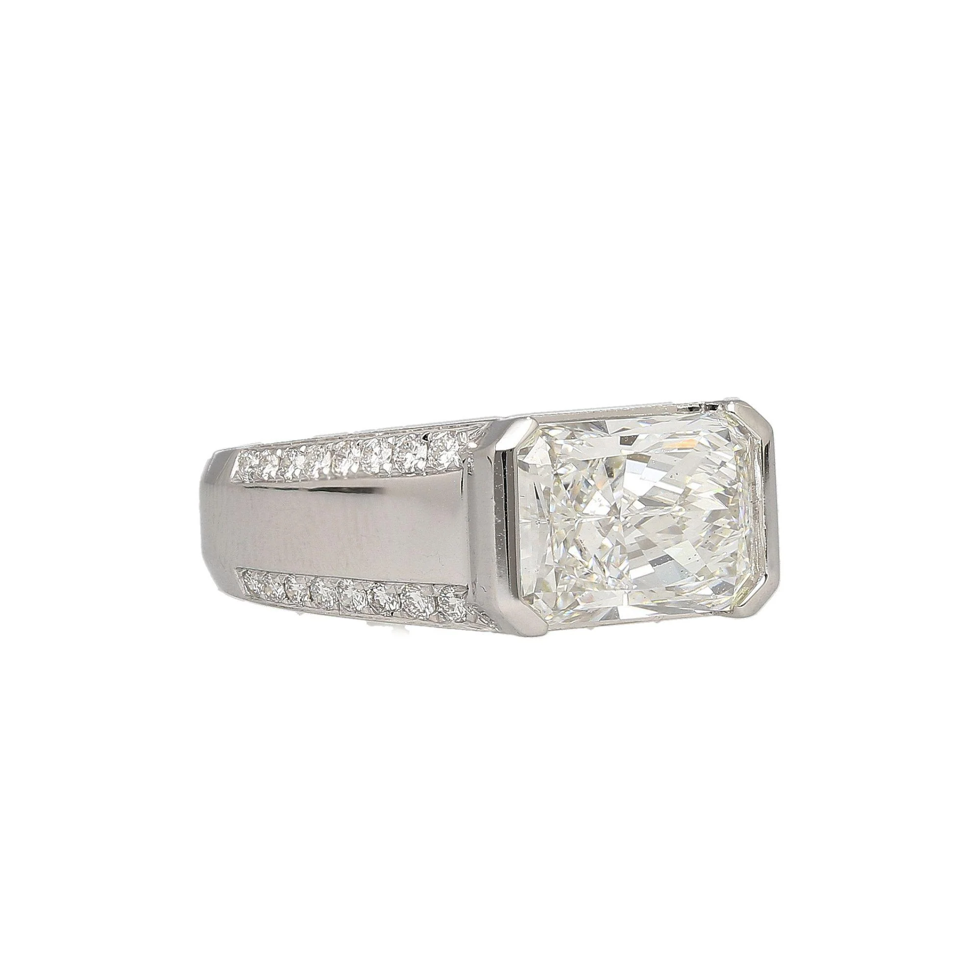 IGI Certified 5.5 Carat Radiant Cut Lab Diamond Half Bezel East-West Unisex Ring - Image 3
