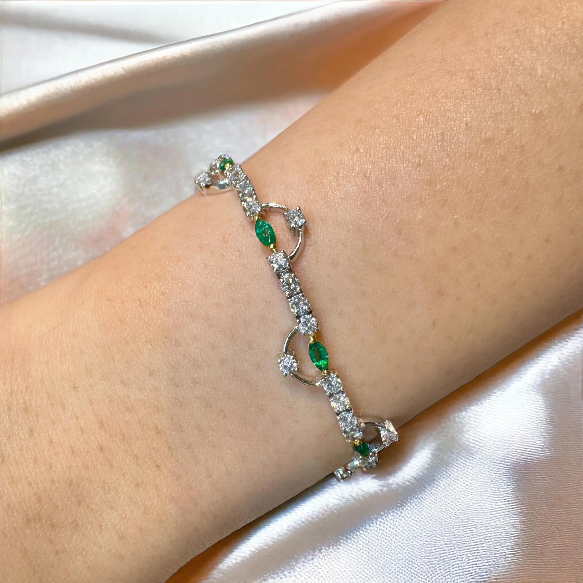 Natural 0.72 Carat Emerald & 2.08 Carat Diamond Charm Bracelet in 18K Gold - Image 2