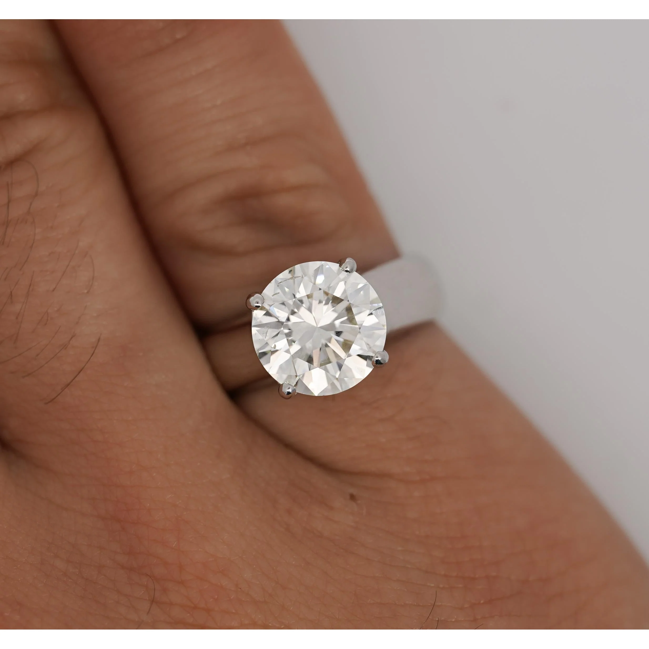 Natural 4.07 Carat H/SI1 Round Diamond Solitaire Wide Shank Ring In Platinum - Image 4