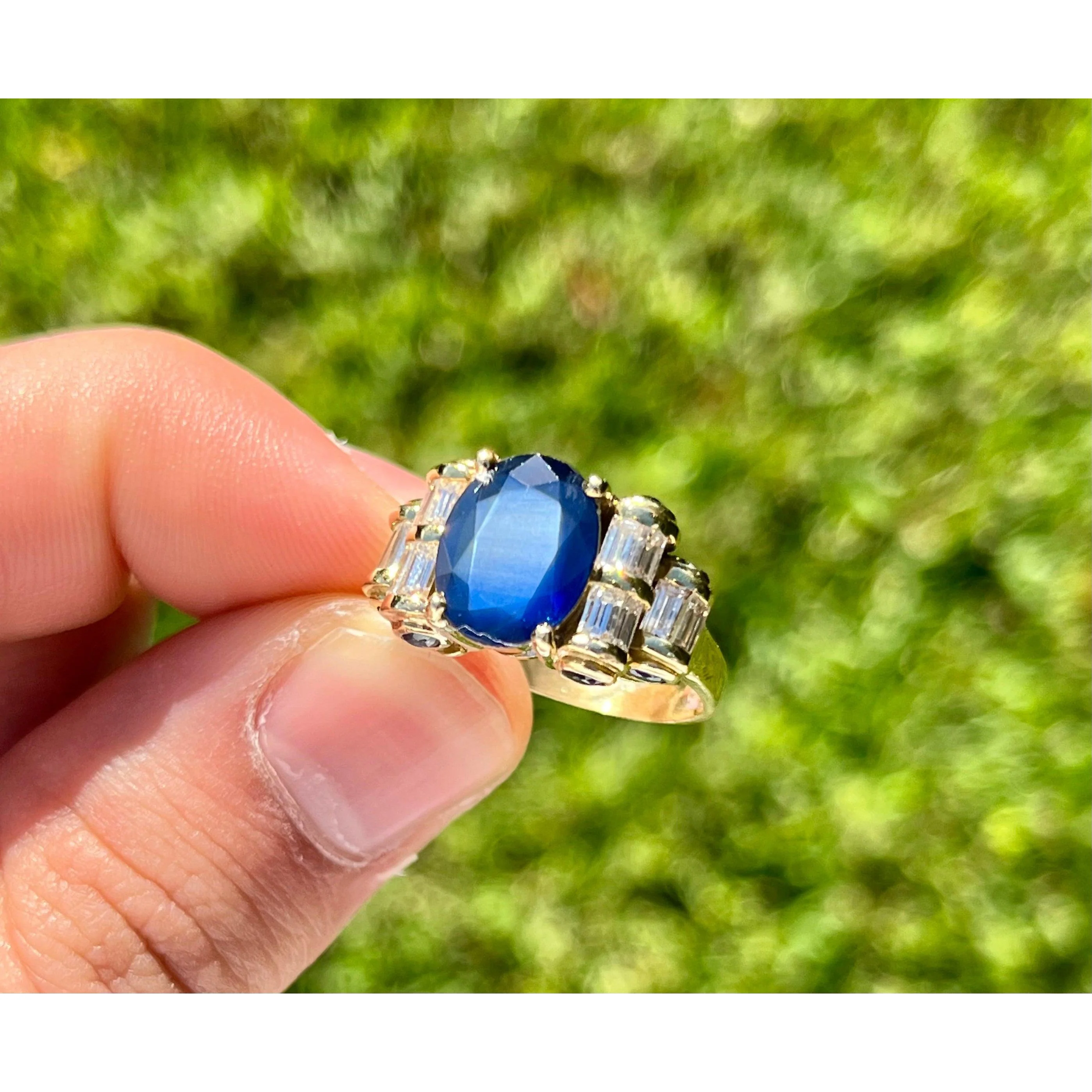 Retro Style Chanthaburi Blue Sapphire ring with Baguette Diamond Sidestones - Image 4