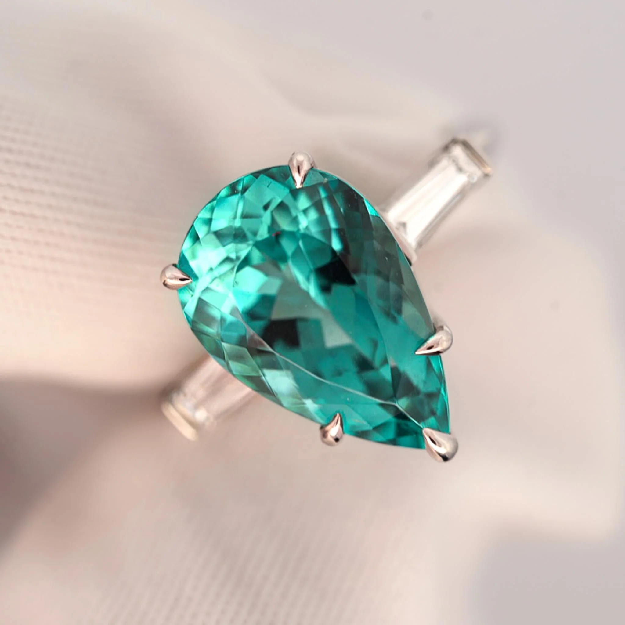 Tiffany & Co. 6.5 Carat Pear Cut Green-Blue Tourmaline and Diamond Platinum Ring - Image 6