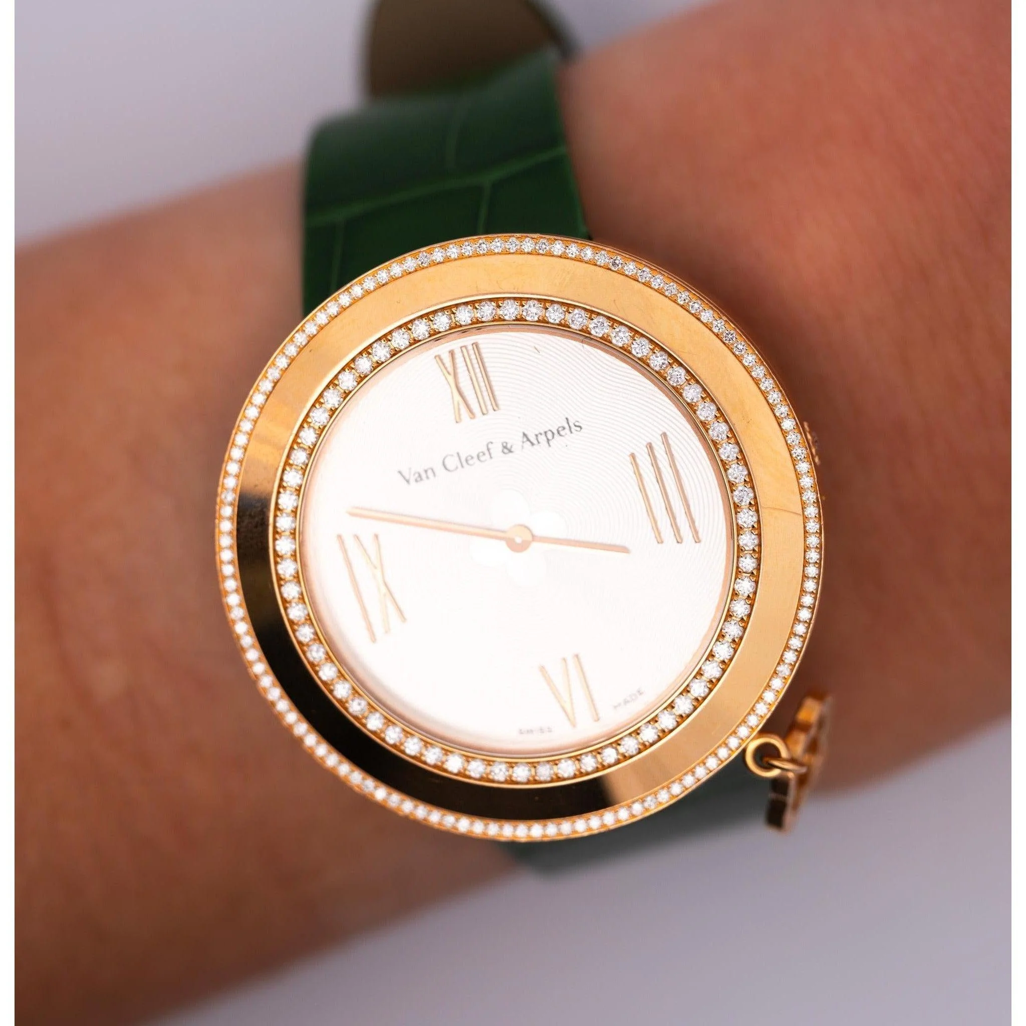 Van Cleef & Arpels 38mm Diamond 18k Gold Charms Watch w/ Box - Image 8